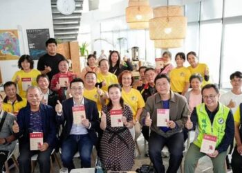 ▲東台灣指標媽祖廟『內政部績優宗教團體』東海龍門天聖宮11月25日特別邀請長期深耕人文人物紀錄片的陳正勳導演，為台東帶來『台灣佛教淨土先行者-李炳南居士』紀錄片，並且選擇台東美術館舉行溫馨的公開首映分享會。(圖/東海龍門天聖宮 提供)