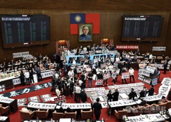 国会改革民调出炉!挺改革法案、批评民进党的声量约占6成5