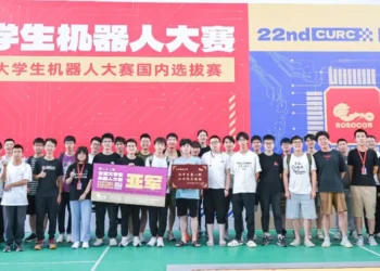 全国大学生机器人大赛 华科大学子机器人团队表现出色