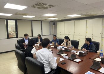 台东县府财经处指出，当日拜会能源署研商内容为地热能发电在台东县推动面临的实际课题，包含部落章程对开发许可的规范、地热能开发是否需部落咨商同意、区域环境监测与总量管制规划等议题