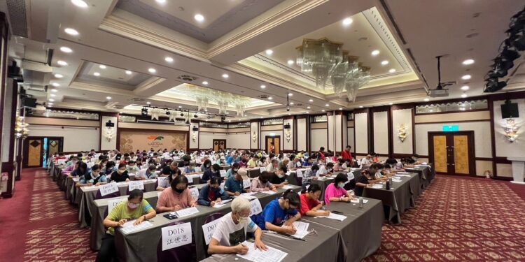 『台东县环境知识竞赛』地方初赛，吸引小学、国中、高中及社会组等四个组别选手参与，今年共近5百名选手报名参赛