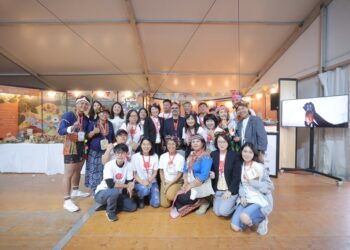 兩年一度的慢食全球年會昨(26)日起連續五天在義大利杜林登場，台東縣長饒慶鈴率領7組台東慢食廚人及縣府團隊與會