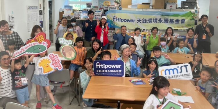 国立海洋科技博物馆(海科馆)与天钰环境永续基金会(天钰基金会)今年携手合作并往下扎根，开办了四梯次的亲子绘本走读营队