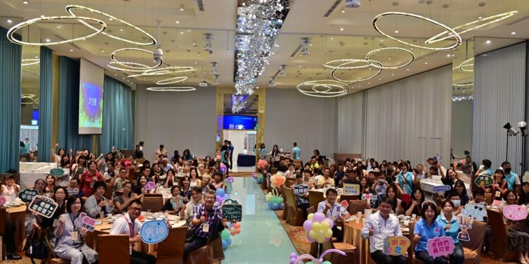 台东县政府今(28)日举办113年度教师节表扬大会，秘书长卢协昌表示今年受奖人员共199位