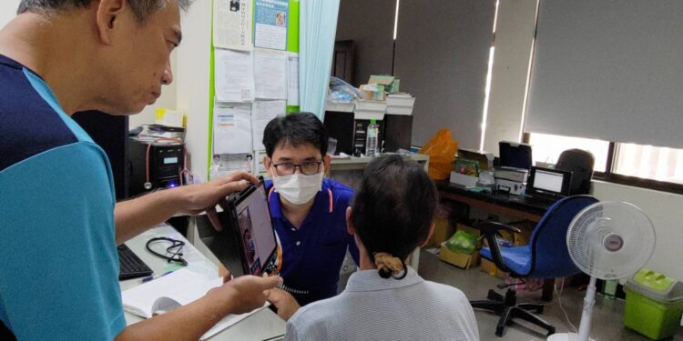 台东县卫生局积极规划协助金峰乡卫生所，透过与花莲慈济医院合作，建置远距医疗服务，台东医疗再升级