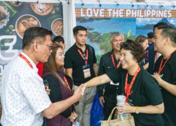 台东县长饶庆铃于27日率领代表队亮相意大利慢食全球年会，正式开幕『台东馆』，向世界展示台东独特的风土人情与慢食实践