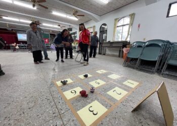 华山基金会关山站爱心天使站今日在里珑里活动中心举办14周年感恩茶会，感谢在地长期支持的善士及义工陪伴弱势长辈