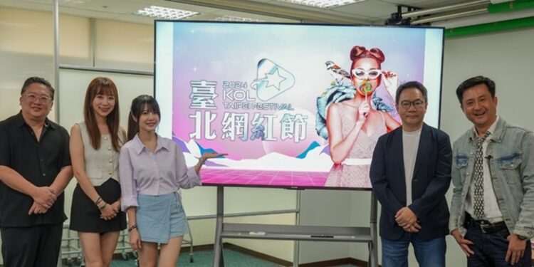 C Channel执行长张伦维(右起)、痞客邦执行长曾孟卓、KOL王小凡、『爱爱』黄龄莹、痞客邦执行长曾孟卓畅谈网红产业未来,对2024台北网红节期许