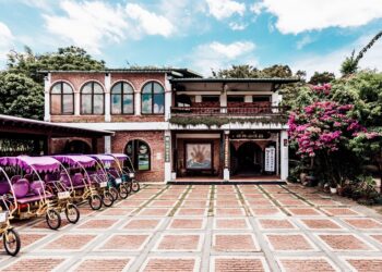 『稻米原乡馆』由废弃肥料仓库华丽转身的小区中心，不仅见证了台湾农村的蜕变，更成为推动小区营造的典范