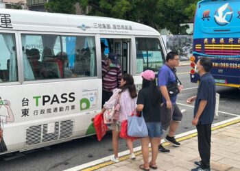 台东县政府为扩大台湾好行纵谷鹿野线服务等级，即日起至11月4日台湾好行纵谷鹿野线升级为邮轮式导览服务，每日上、下午各一班次提供随车导览服务介绍鹿野纵谷景点