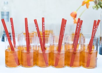 台东县政府日前于意大利威尼斯五星级酒店—云水之都Palazzo Venart举办『茶香威尼斯』活动，推广台东红乌龙茶