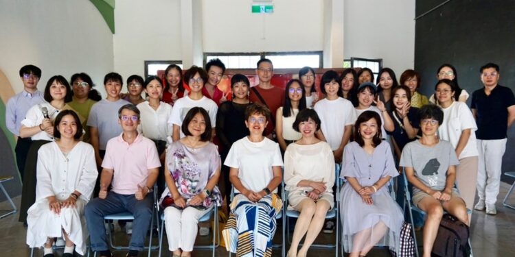 国立台东大学儿童文学研究所《边界之诗》师生联展开幕茶会大合照