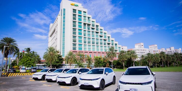 娜路弯大酒店积极响应环保趋势，成为全台充电桩最多的饭店，并重磅推出『电动车住房专案』，引领绿色旅游新风潮