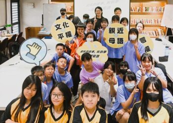 学员们在『艺青二号』丰富的课程内容中学习艺术与母语的重要性