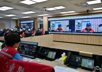 强台康芮将来袭，台东县长饶庆铃特别于下午视察应变中心主持第一次工作会报，并与各乡镇市长进行视讯