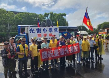 新党办理纪念光复节车队游行，在日台交流协会前举行记者会，呼吁日本政府正视台湾人民的历史正义与尊严