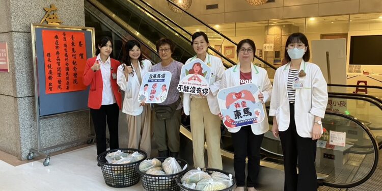 旅北从事食品业的台东人，共捐了58袋、200斤的木瓜给台东马偕义卖，义卖所得共5800元，捐作精神科患者复健基金