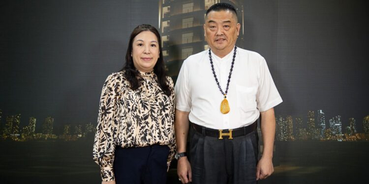 刘书伶设计高度赞赏皇昱建设董事长蔡许宏AI博士创新的住宅理念，最新建案『皇昱九天NO.1』巧妙结合AI智能技术与健康养生理念，是台湾智能健康宅的新典范