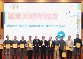 义守大学34周年校庆16日热闹登场，邀请第一届校友回娘家齐聚一堂，欢乐迎接校庆