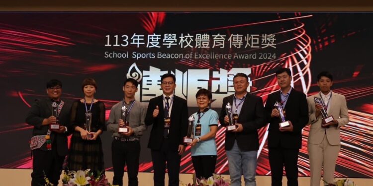 台东县今(113)年共有太平小学及关山国中吴玉勤教师获教育部体育署『学校体育传炬奖』
