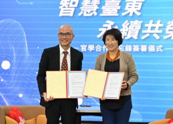 台东县政府全力推动『慢经济』县政发展，县长饶庆铃与国立台东大学校长郑宪宗28日共同签署合作备忘录