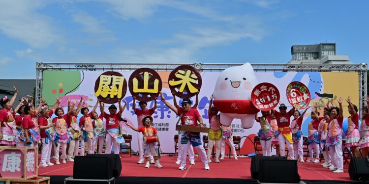 台东县卫生局今(20)日在南京路台东市民广场举行『2024台东健康嘉年华』