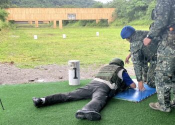台东首梯替代役备役役男实弹射击训练演训，日前在太平营区靶场实施