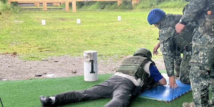 台东首梯替代役备役役男实弹射击训练演训，日前在太平营区靶场实施