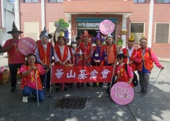 111华山『拐杖节』  爱老人1+1再+1