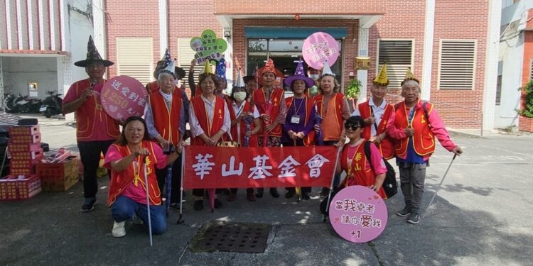 111华山『拐杖节』  爱老人1+1再+1