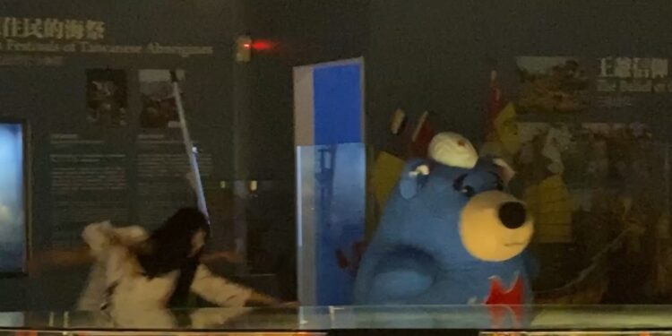 随着万圣节即将来临，国立海洋科技博物馆特别于10月26日(六)结合博物馆夜间的氛围，推出沉浸式的冒险游戏活动『海科不眠夜黑影悄悄现』