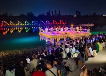 集结海洋文化、艺术、商业及娱乐的盛宴『2024蓝海生活节』13日晚在台东活水湖精彩落幕，活动吸引近9万人次到访