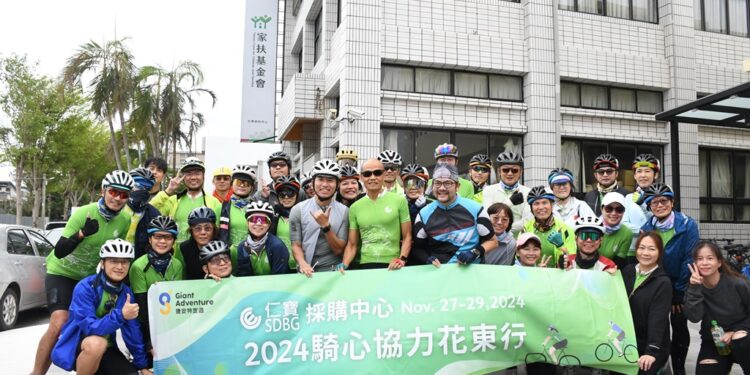 仁宝计算机『骑心协力花东行』今年资深副总徐文达带领33位同仁从台东骑自行车，以实际行动深耕花东凝聚公益力量