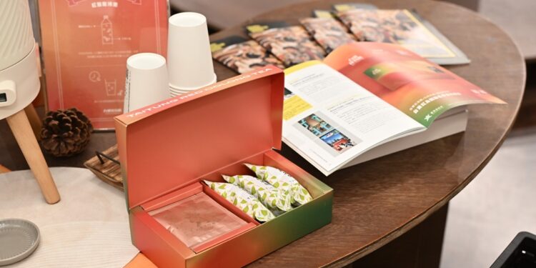 台东红乌龙茶食光联名礼盒