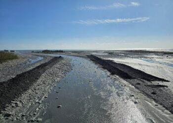 康芮台风再次冲毁卑南溪水覆盖，台东县政府持续积极抢修卑南溪中华大桥