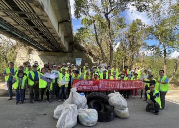 环保局携手水环境巡守队，清出103.1公斤河岸垃圾