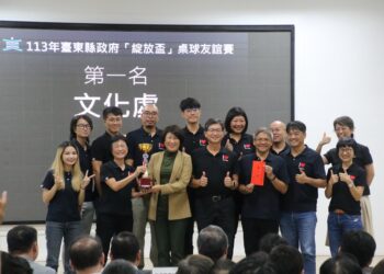 县长饶庆铃表示，非常荣幸可以跟有远见且高效率的县府团队一起工作，希望大家能够珍惜及把握在台东县政府服公职的机会，为台湾留下最美丽的台东