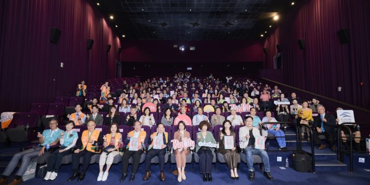 肝病防治学术基金会成立30周年特地发起『传递慈善领导力运动』到全台各地，16日首站到Big City远东巨城购物中心