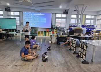 台东县国中小推展科技教育深化教育科技应用，以5G智慧学习与机器人自主探究课程