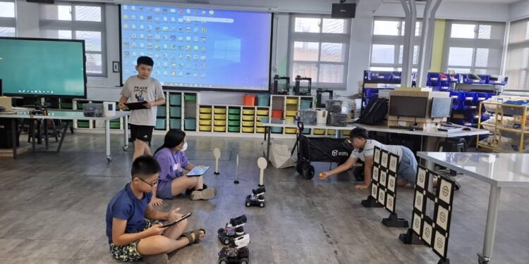 台东县国中小推展科技教育深化教育科技应用，以5G智慧学习与机器人自主探究课程