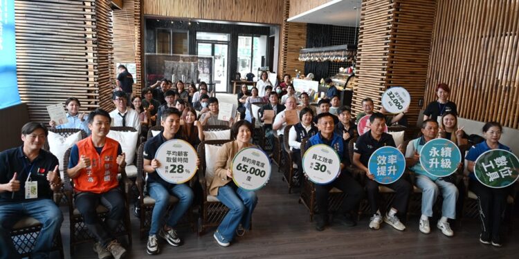 台东县政府今(8)日举行『一站式产业辅导计划成果发表会』，展示台东县在中小企业升级与数字化转型上的丰硕成就