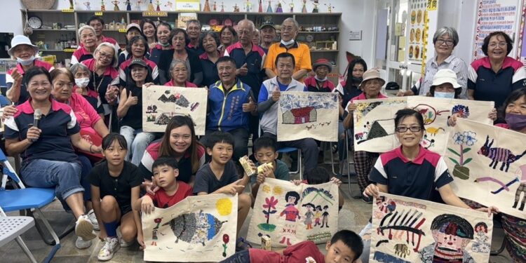 台东县政府原住民族行政处透过『怀旧创新计划』，展示了台东部落长者们丰富多样的怀旧创作