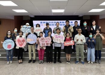 台东县政府携手TVBS信望爱永续基金会与社团法人基督教文化交流协会，再次启动『携手爱无限』，持续关怀县内弱势家庭