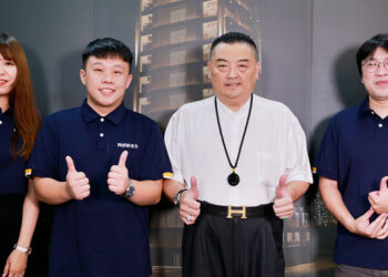 蔡许宏AI博士欣赏阿郎师木工厂对高质量的追求和职人工匠精神，将其精湛的装修工艺融入『皇昱九天NO.1』的建筑设计