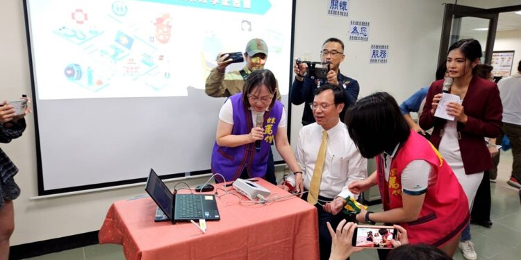 卫生福利部中央健康保险署及东区业务组今(8)日上午在金峰乡卫生所办理『台东县心脏照护成果分享记者会』