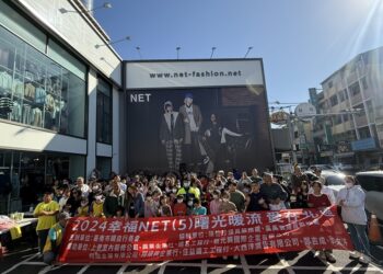 台南亲自行善会百童购衣　明年台东相见