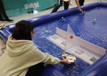 国立海洋科技博物馆近期于海科馆盛大办理『创意魔方遥控帆船争霸赛』