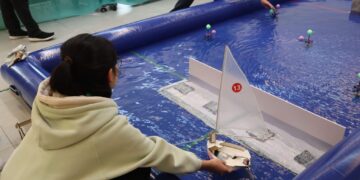 国立海洋科技博物馆近期于海科馆盛大办理『创意魔方遥控帆船争霸赛』