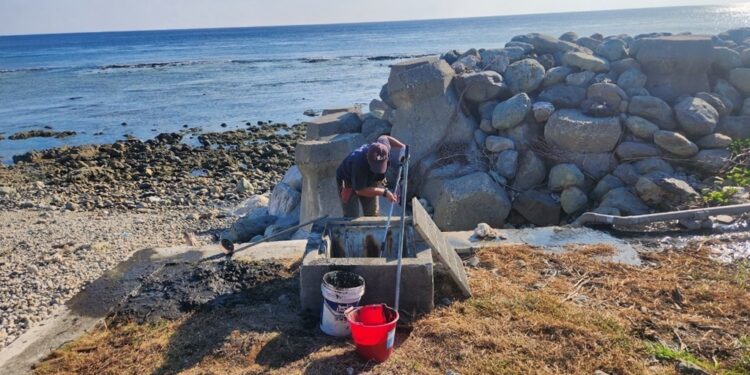 为了保护当地的海洋环境，台东县环境保护局在绿岛中南寮地区设置了『聚落式污水自然净化设施』
