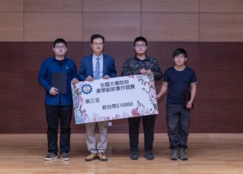 义守大学『弹指神器夹夹乐』创意作品，在竞赛中脱颖而出，夺下机械自动化及手工具创新组第三名的佳绩(照片提供／国立彰化师范大学工学院彰化县产学精进协会)